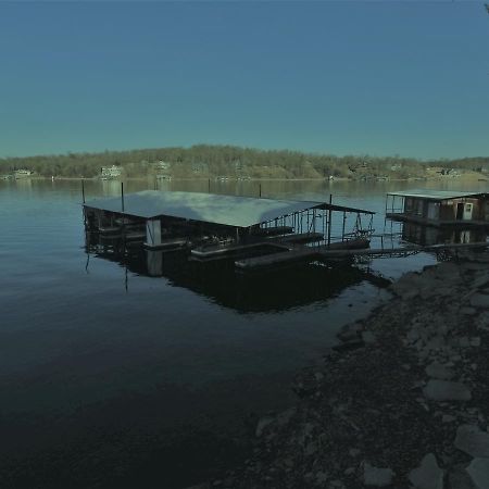 Wilsons On The Lake Hotel Camdenton Exterior photo